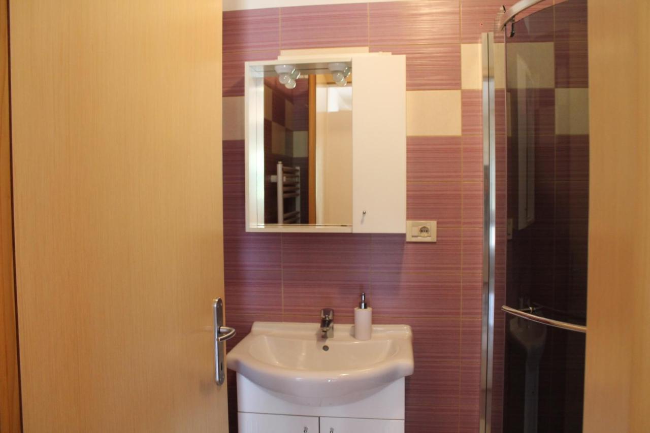 Apartmani Klaudija 瓦伦 外观 照片