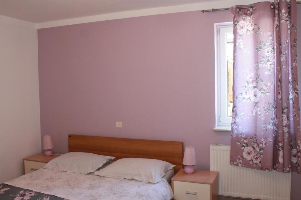 Apartmani Klaudija 瓦伦 外观 照片