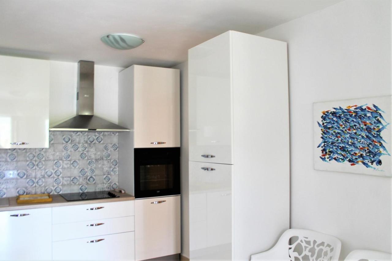 Apartmani Klaudija 瓦伦 外观 照片