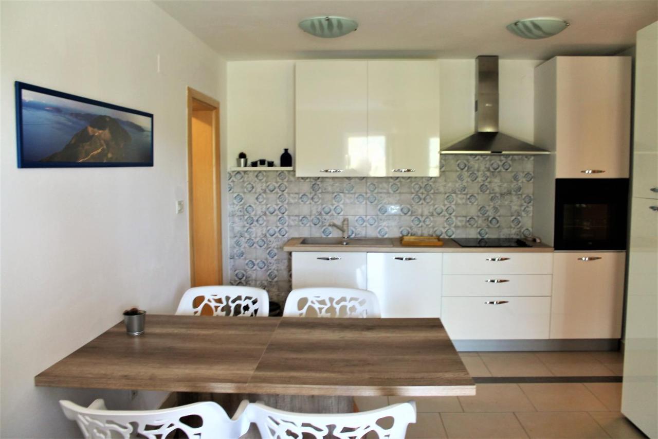 Apartmani Klaudija 瓦伦 外观 照片