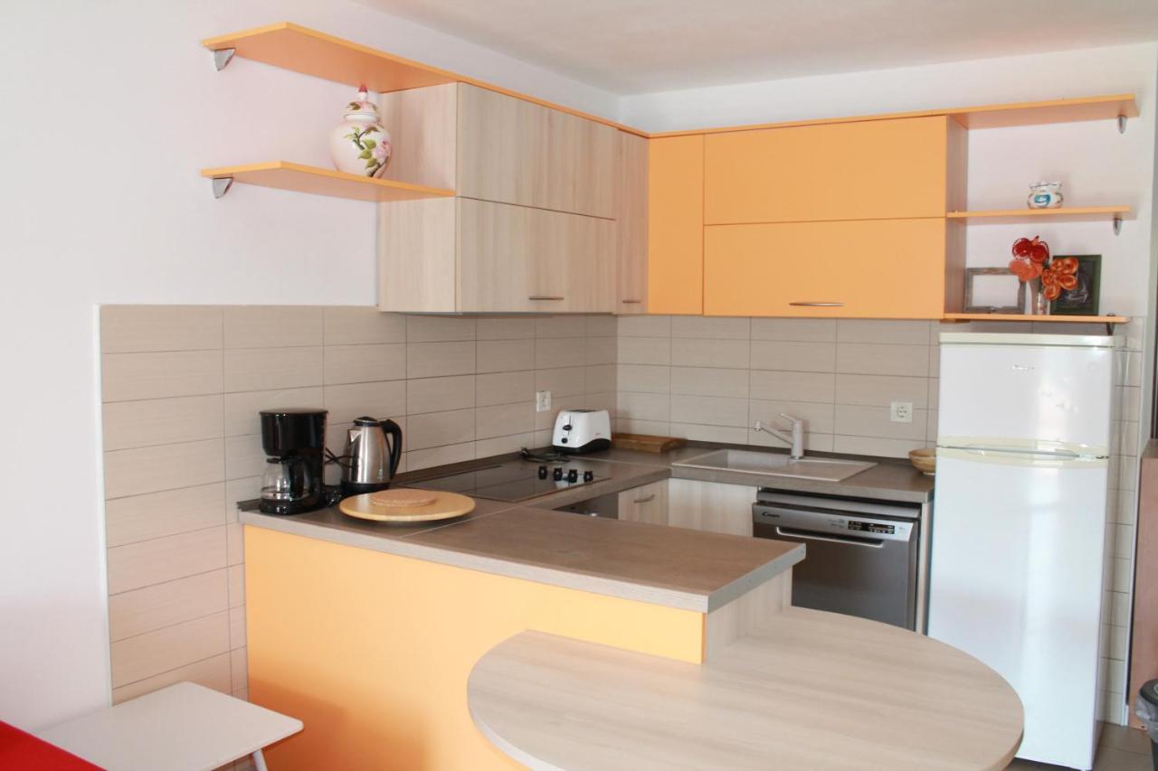 Apartmani Klaudija 瓦伦 外观 照片