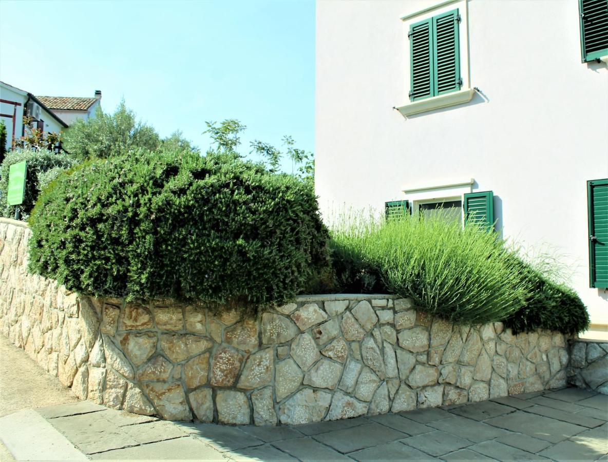 Apartmani Klaudija 瓦伦 外观 照片