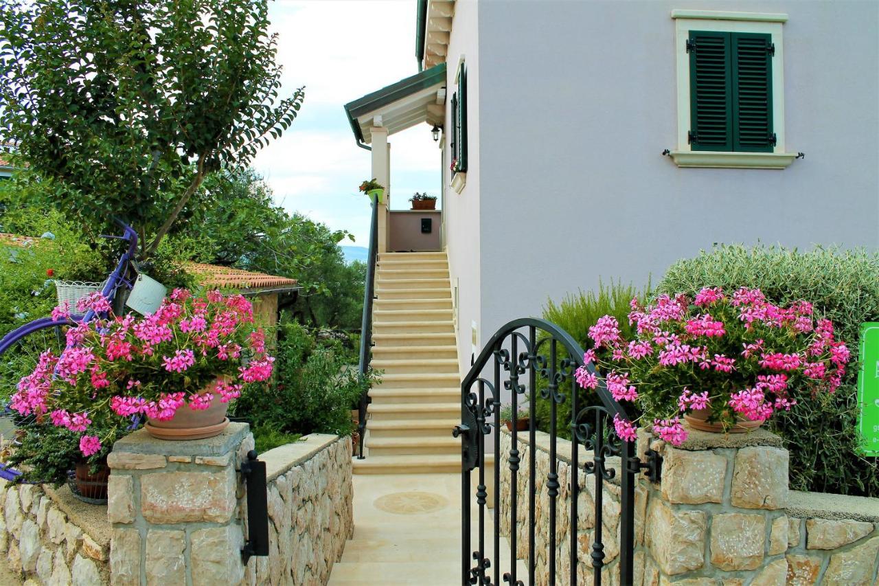 Apartmani Klaudija 瓦伦 外观 照片