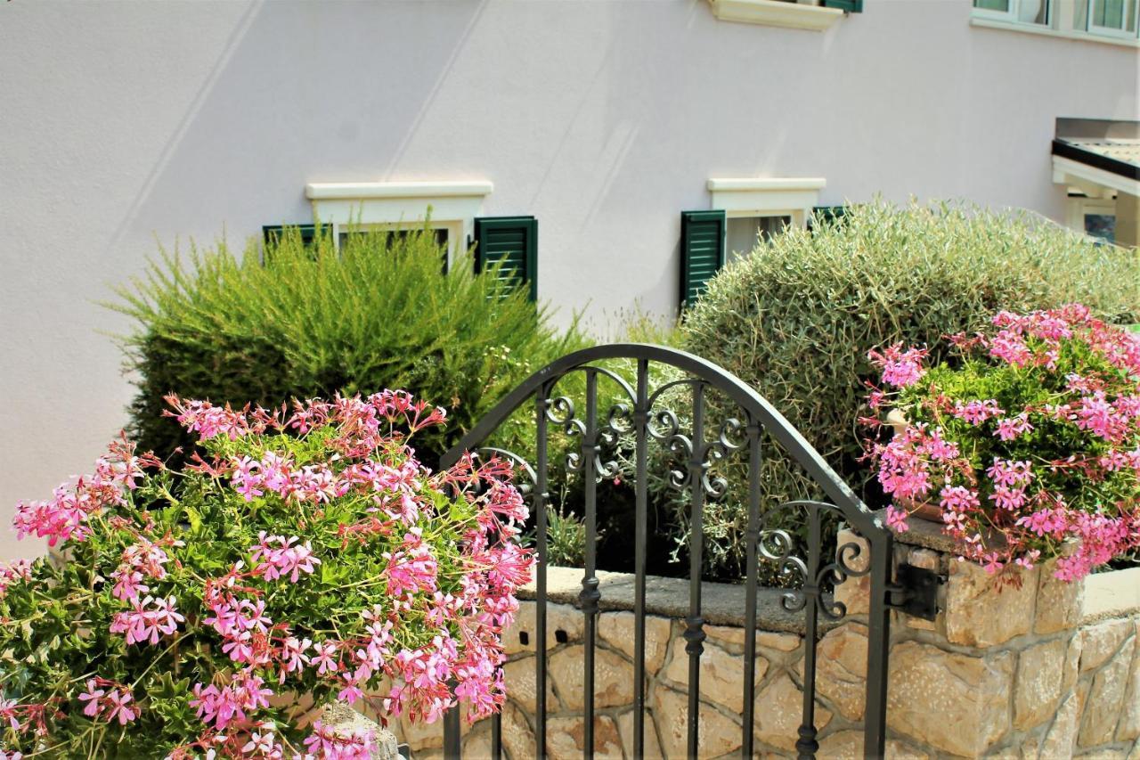 Apartmani Klaudija 瓦伦 外观 照片