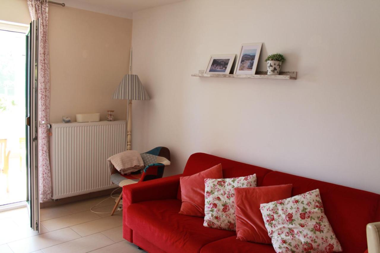 Apartmani Klaudija 瓦伦 外观 照片