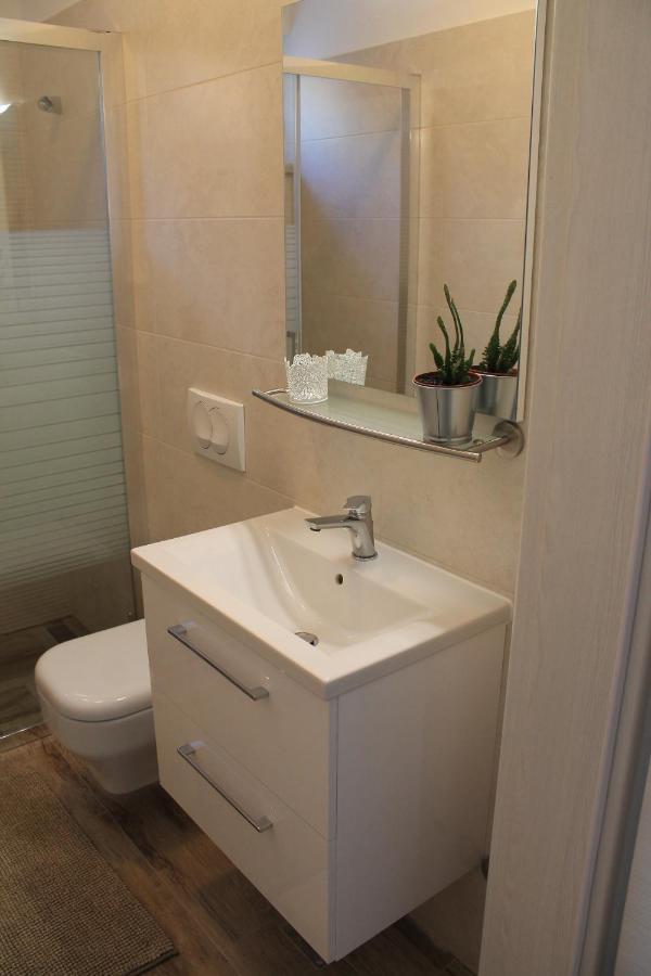 Apartmani Klaudija 瓦伦 外观 照片